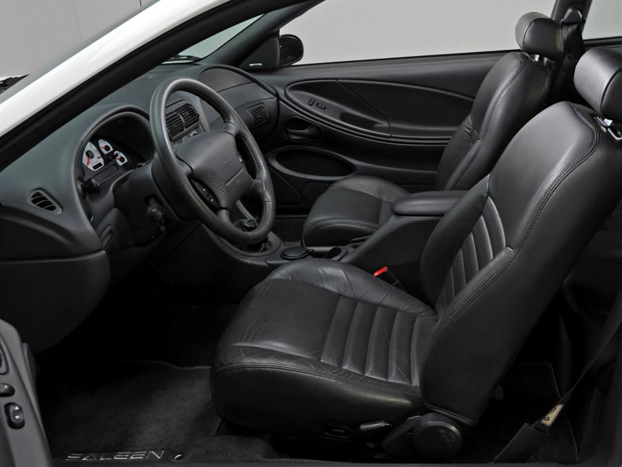 Интерьер Saleen S281 SC 1999 года  (фото 2 из 11)